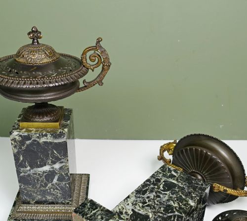 PAIR OF EARLY 19TH C BRONZE VASES ON MARBLE PLINTHS - ADDITIONAL PHOTO 3