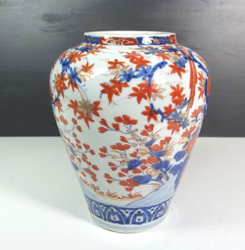fig 1. 19TH C IMARI VASE
