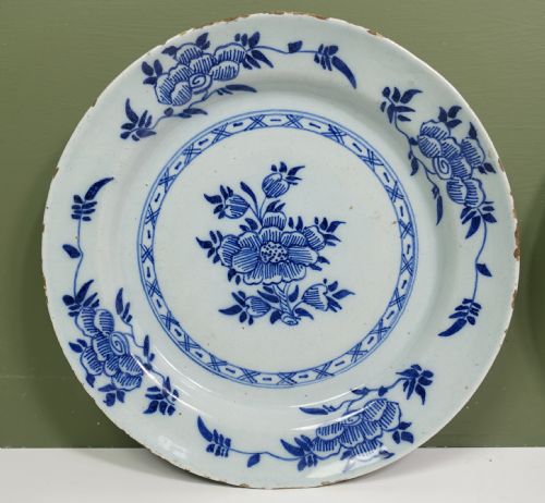 PAIR OF 18TH C DELFT PLATES - ADDITIONAL PHOTO 1