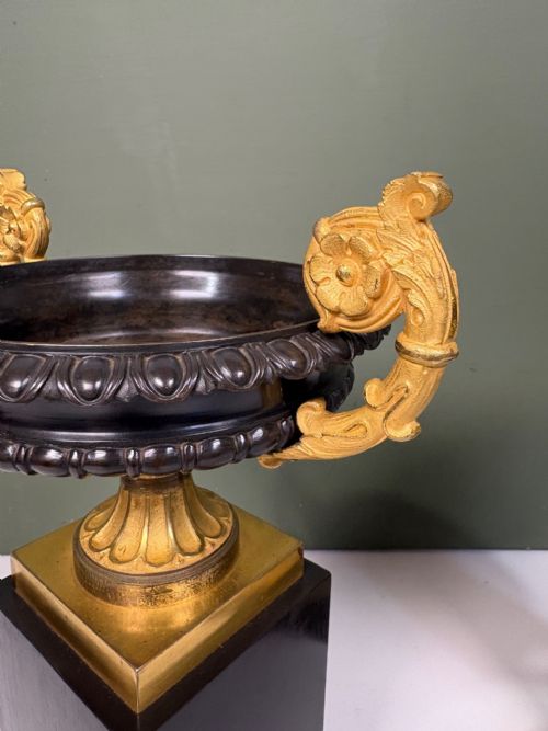 PAIR OF REGENCY BRONZE ORMOLU TAZZA - ADDITIONAL PHOTO 3