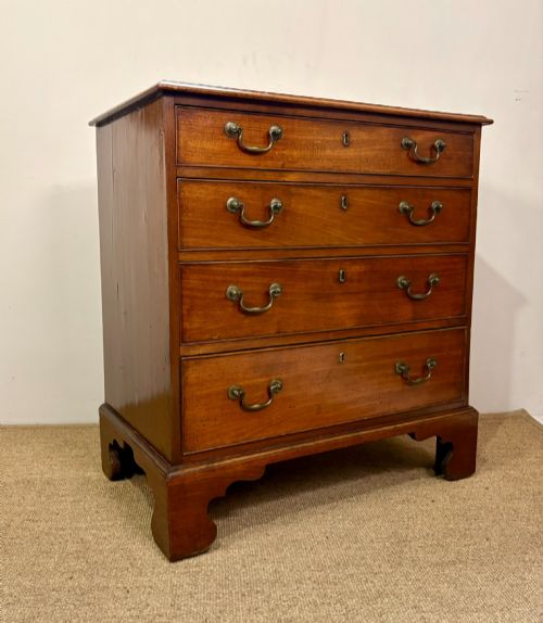 GEORGE III CHEST OF DRAWERS - ADDITIONAL PHOTO 2