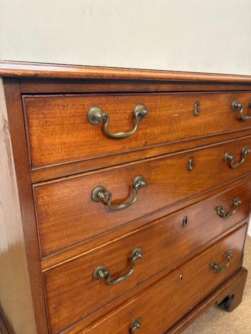 GEORGE III CHEST OF DRAWERS - ADDITIONAL PHOTO 3