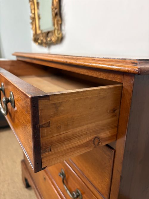 GEORGE III CHEST OF DRAWERS - ADDITIONAL PHOTO 5