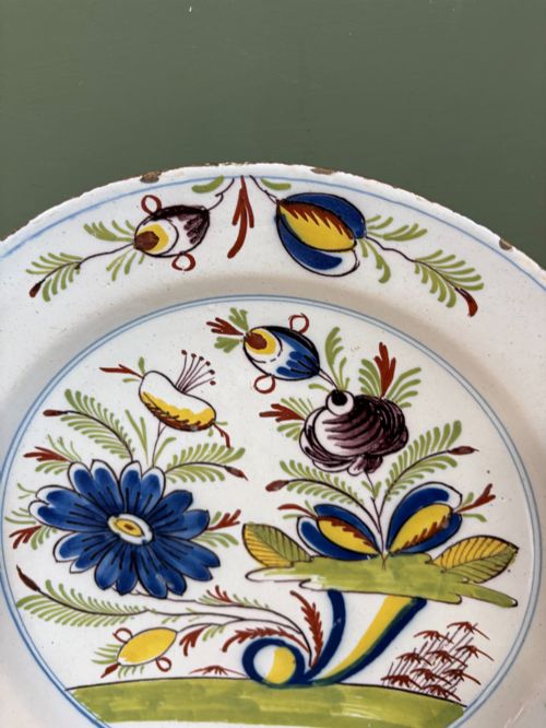 18TH C DELFT POLYCHROME CHARGER - ADDITIONAL PHOTO 1