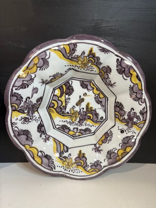 PAIR OF 18TH C TIN GLAZED DISHES - ADDITIONAL PHOTO 1