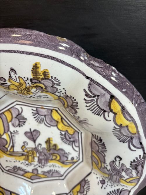 PAIR OF 18TH C TIN GLAZED DISHES - ADDITIONAL PHOTO 3