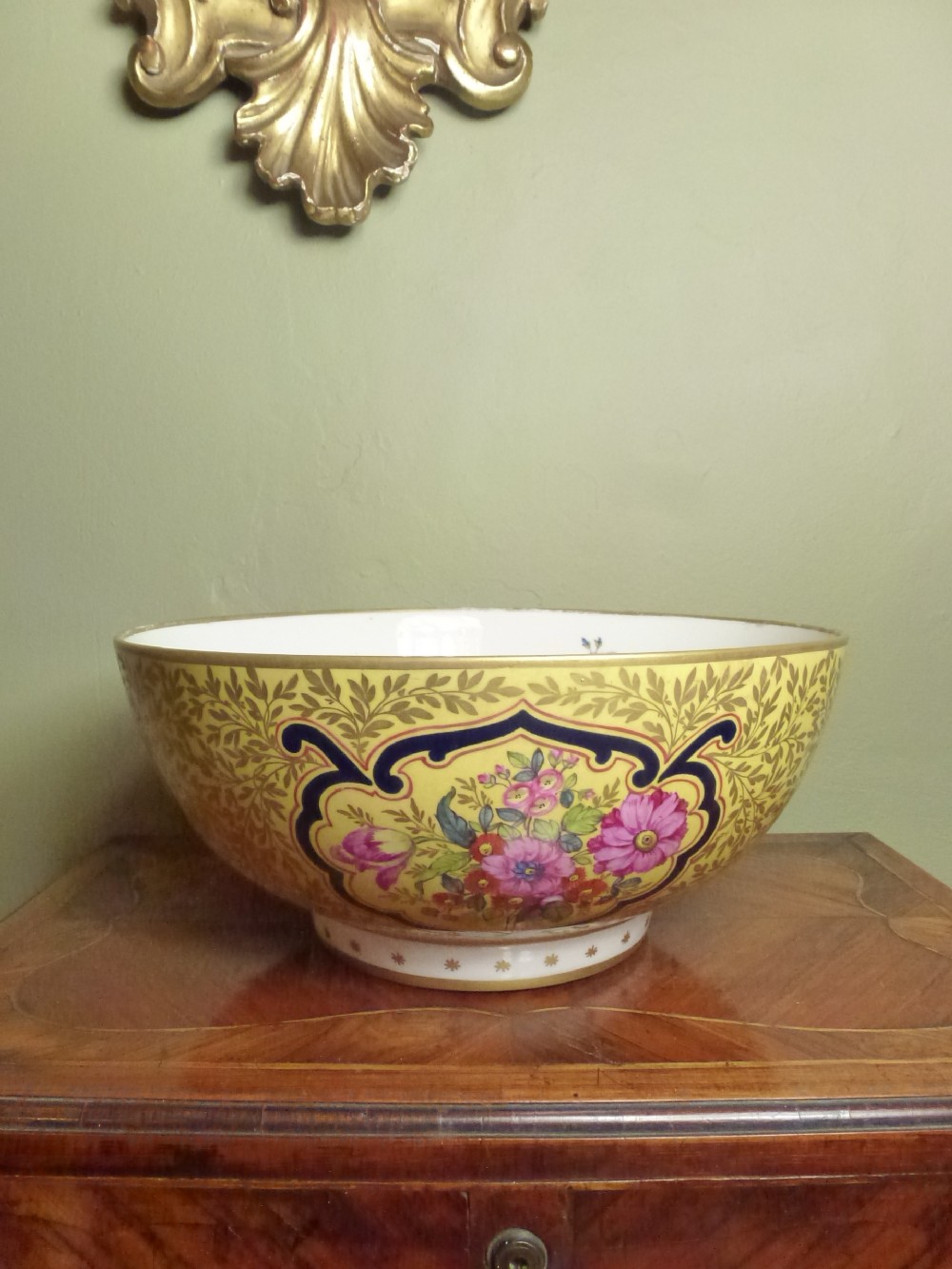 19TH C CENTRE BOWL