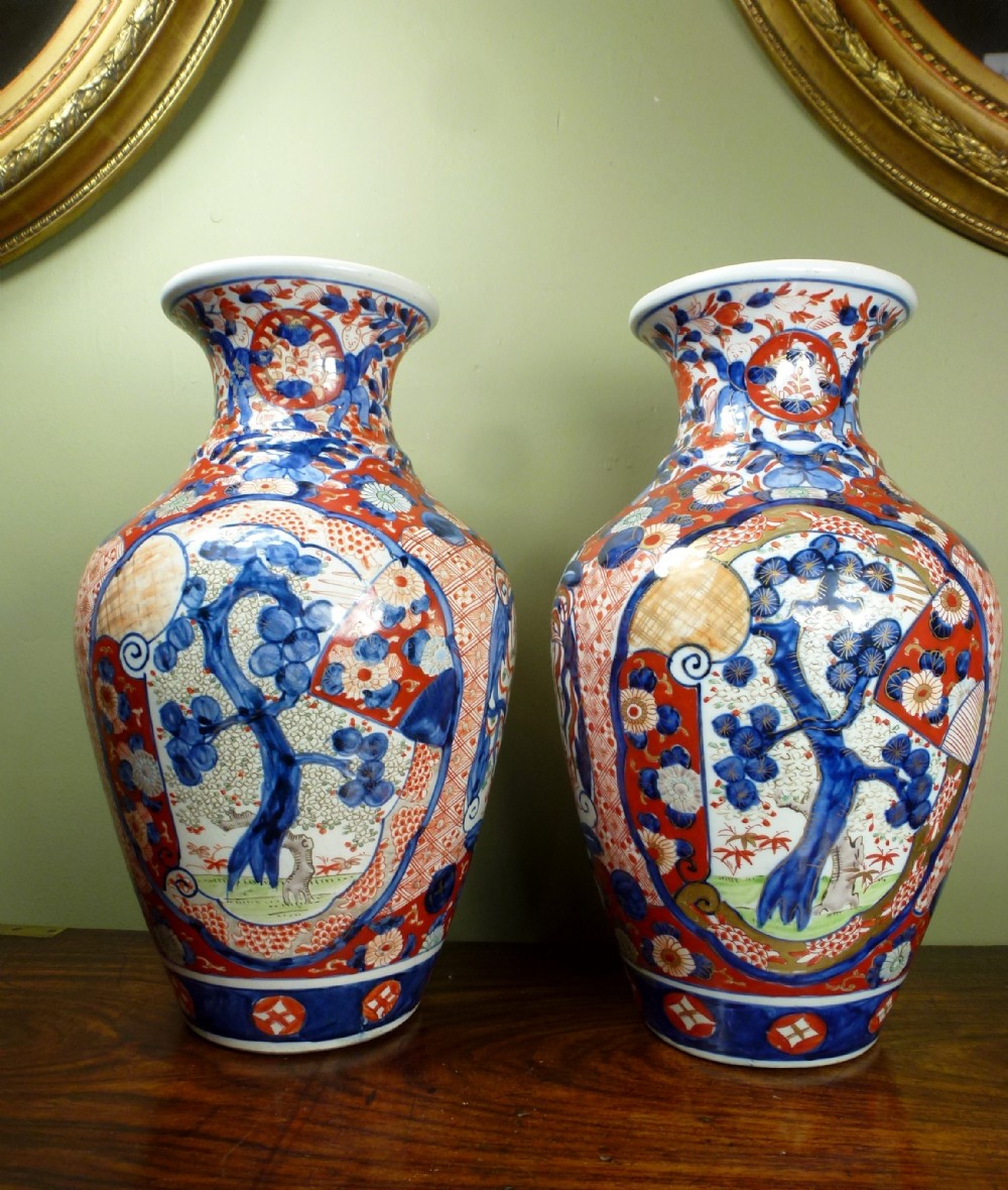 PAIR OF 19TH C ANTIQUE IMARI VASES
