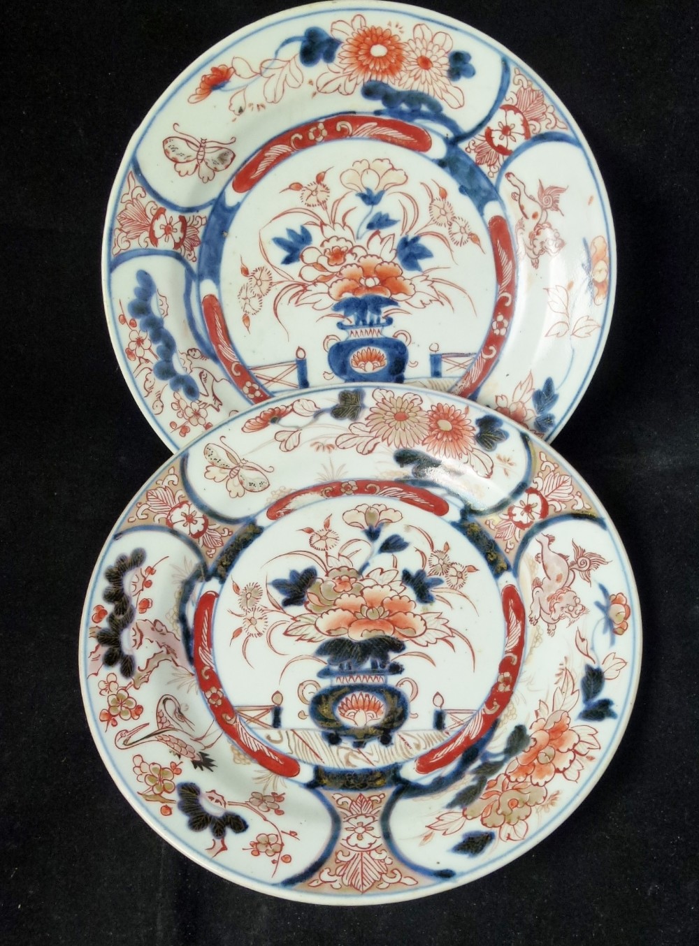 PAIR OF 18TH C ANTIQUE IMARI PLATES