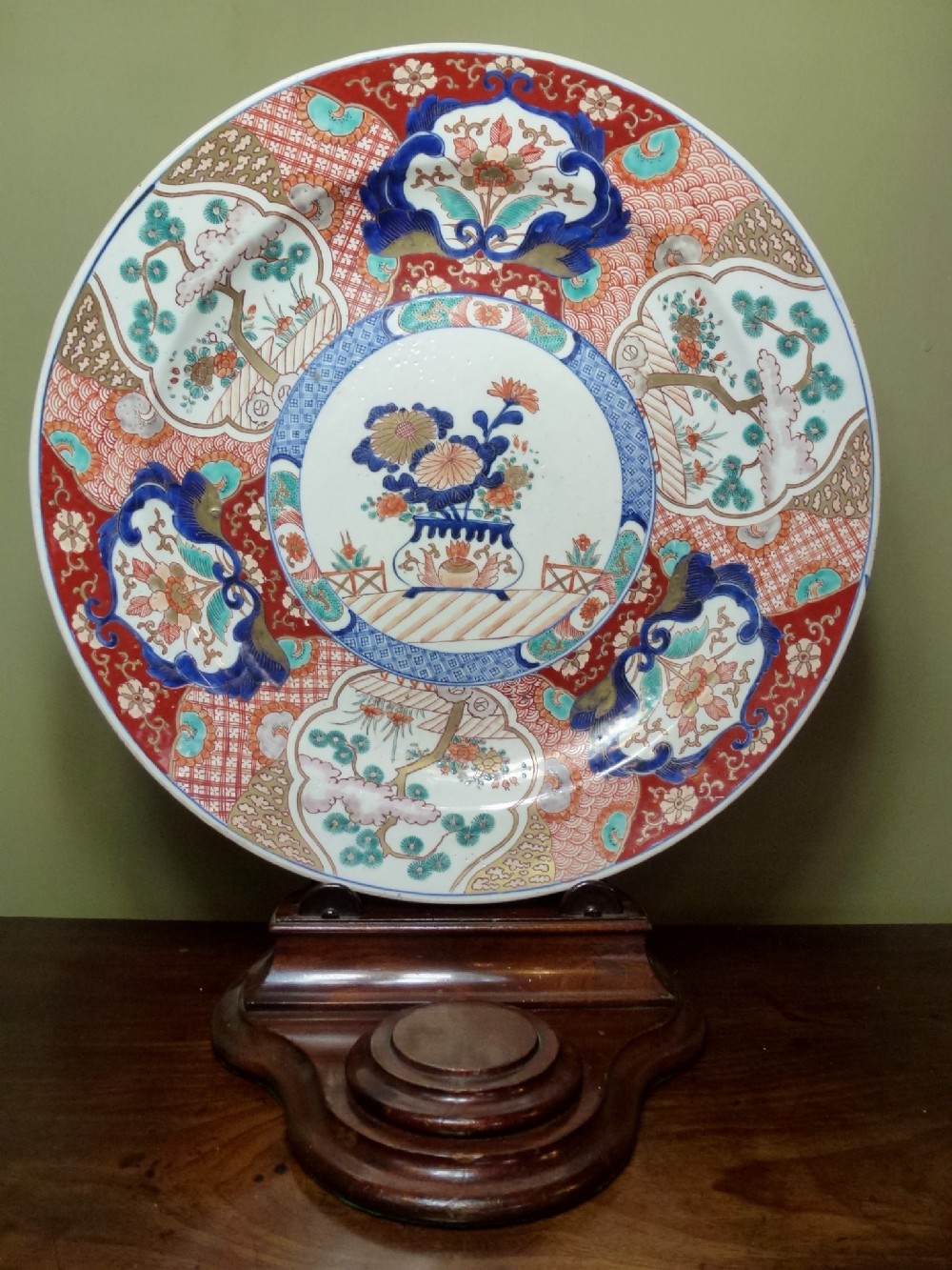 LARGE 19TH C IMARI CHARGER