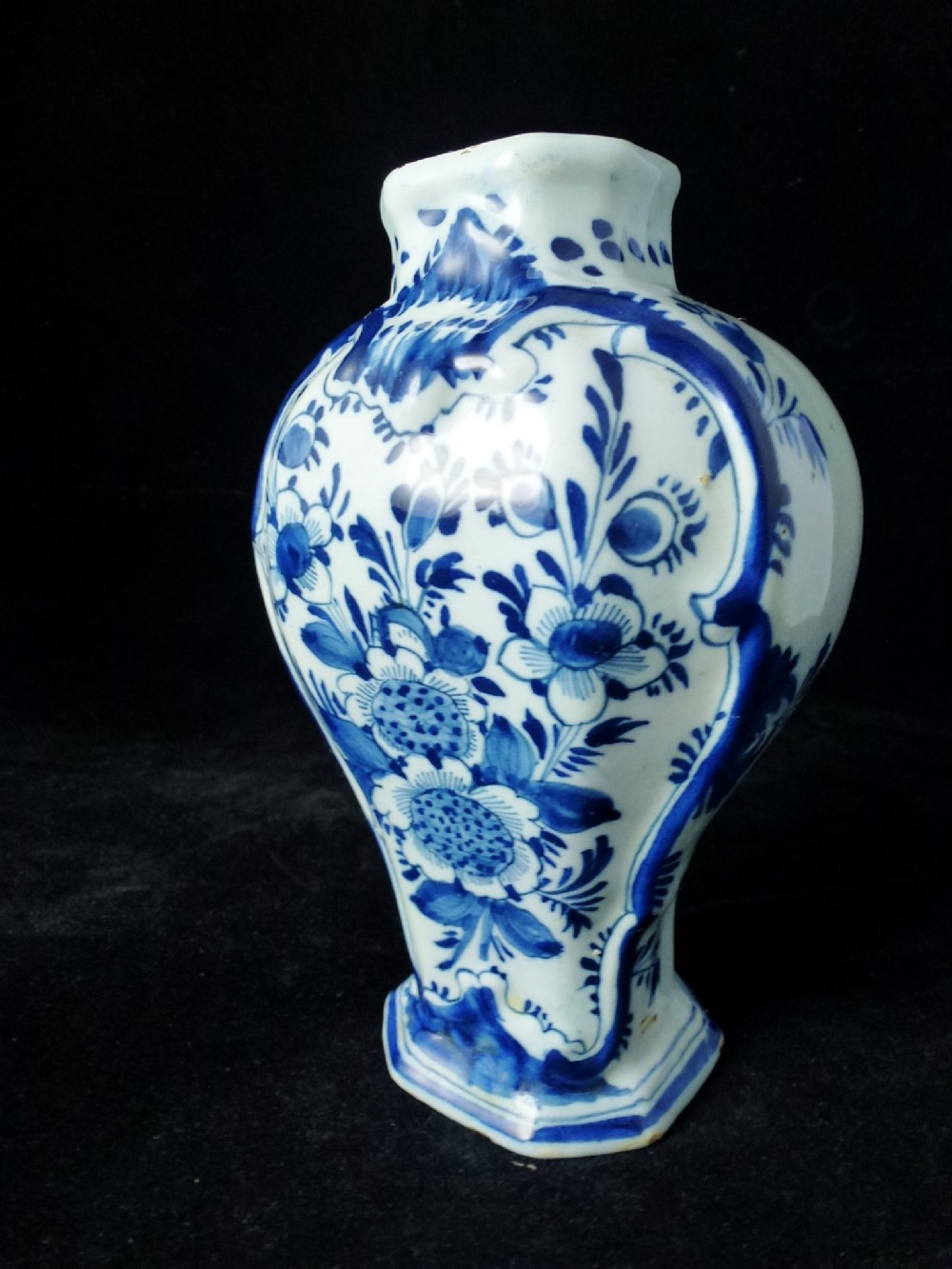 18TH C DELFT VASE