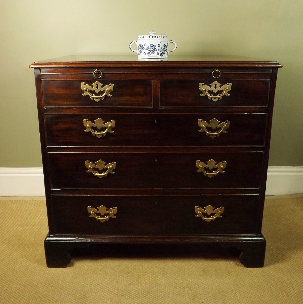 George III mahogany chest of drawers