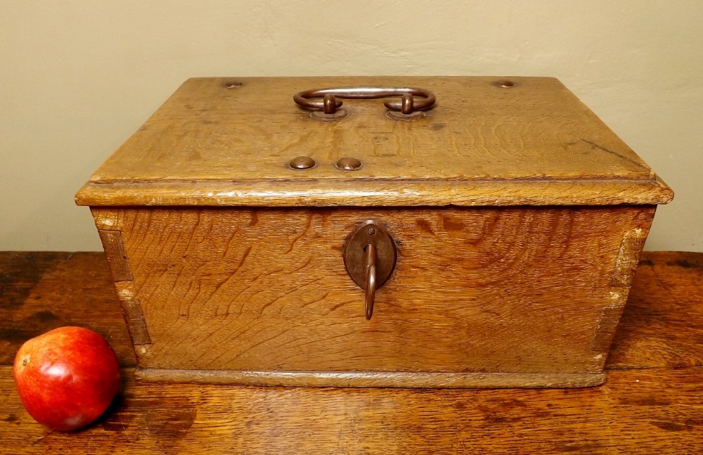 18TH C OAK BOX