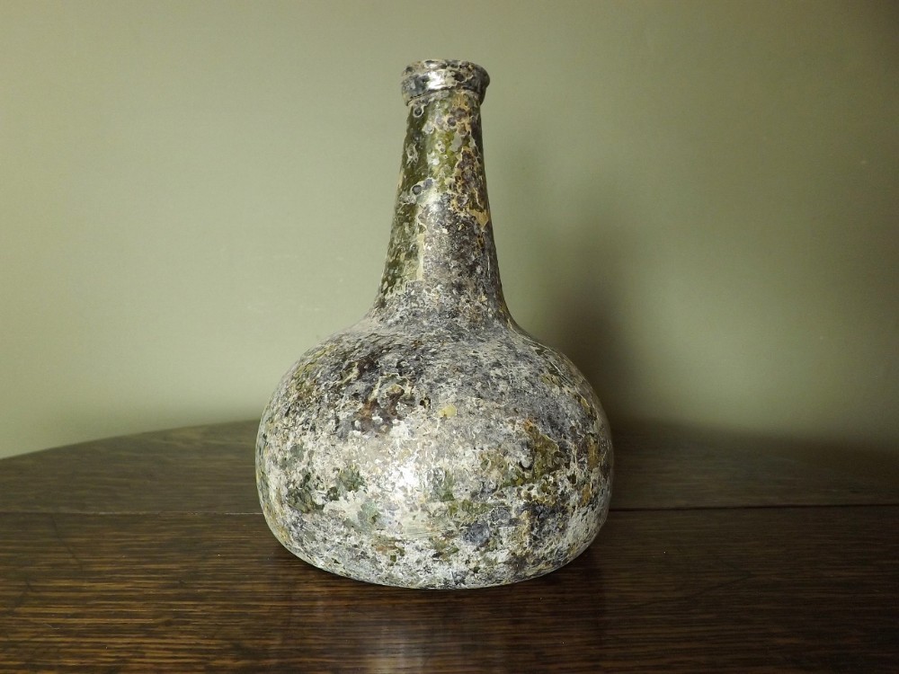 EARLY 18TH C WINE BOTTLE