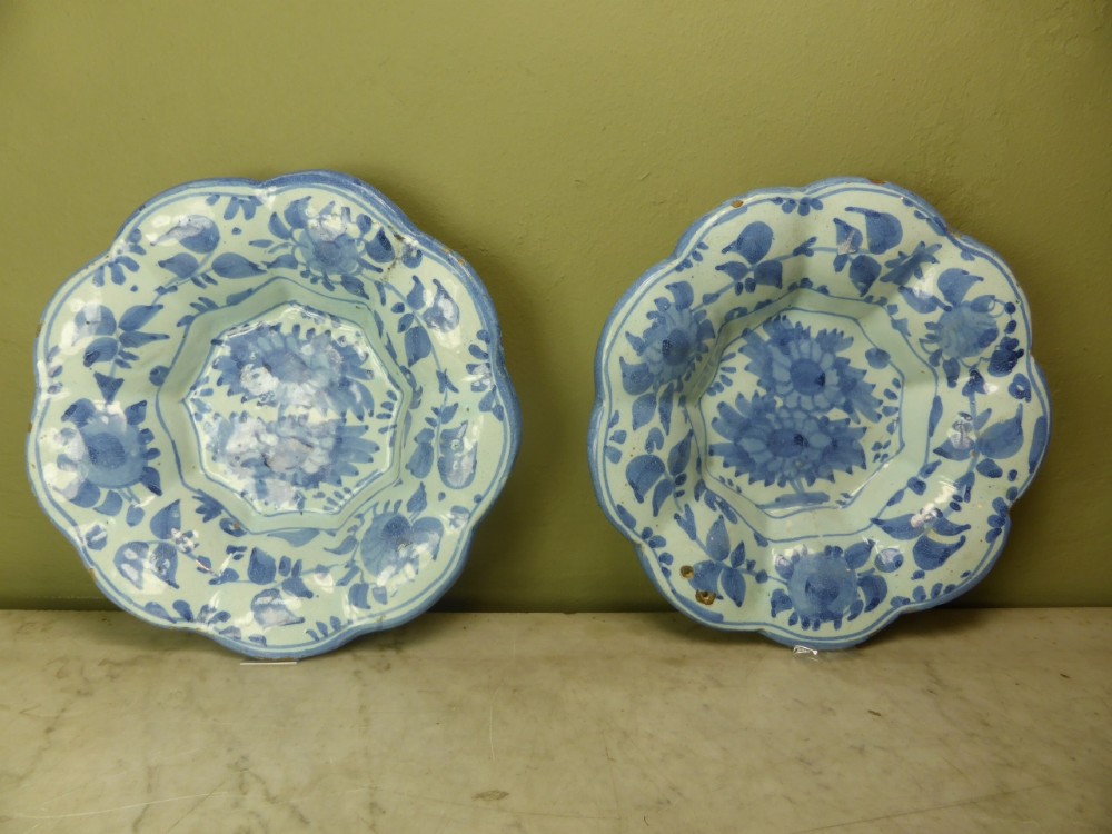 PAIR OF 18TH C DELFT BOWLS