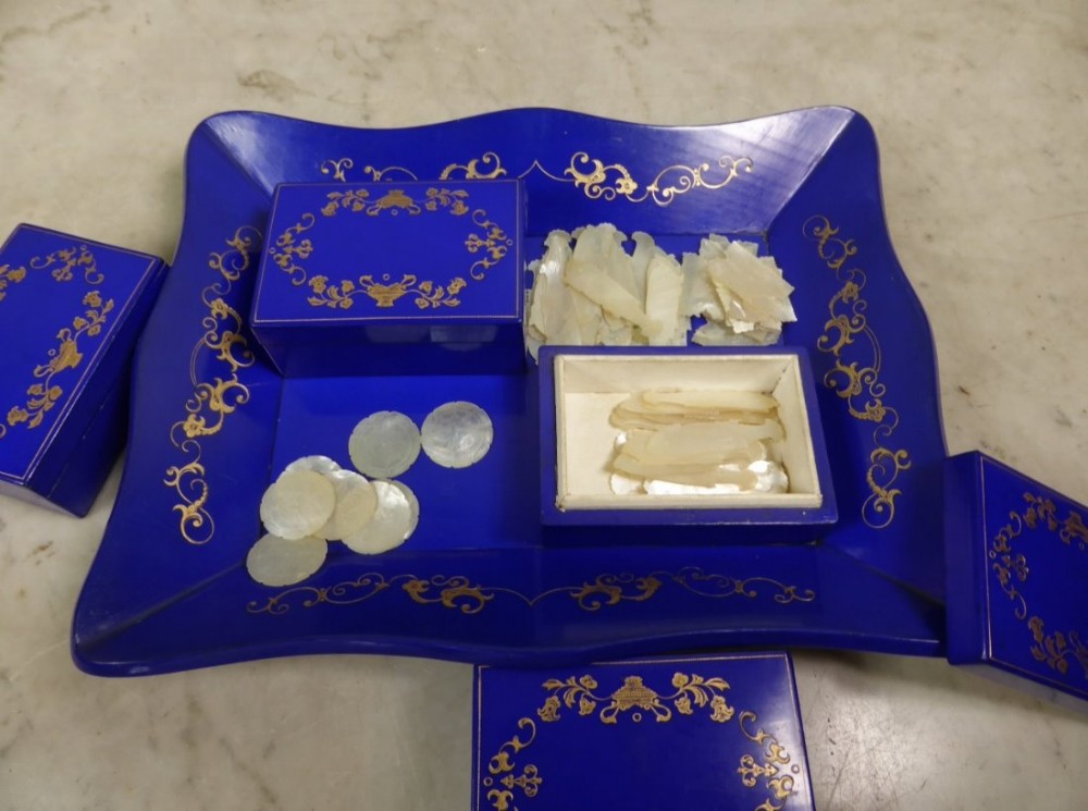 19TH C MOTHER OF PEARL GAMING COUNTERS SET