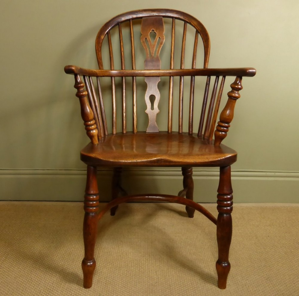 EARLY 19TH C WINDSOR ARM CHAIR