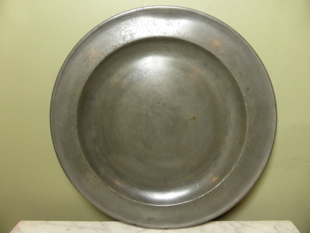 18TH C PEWTER CHARGER