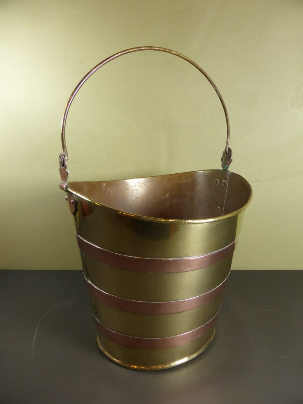 EARLY 19TH C BRASS & COPPER BUCKET