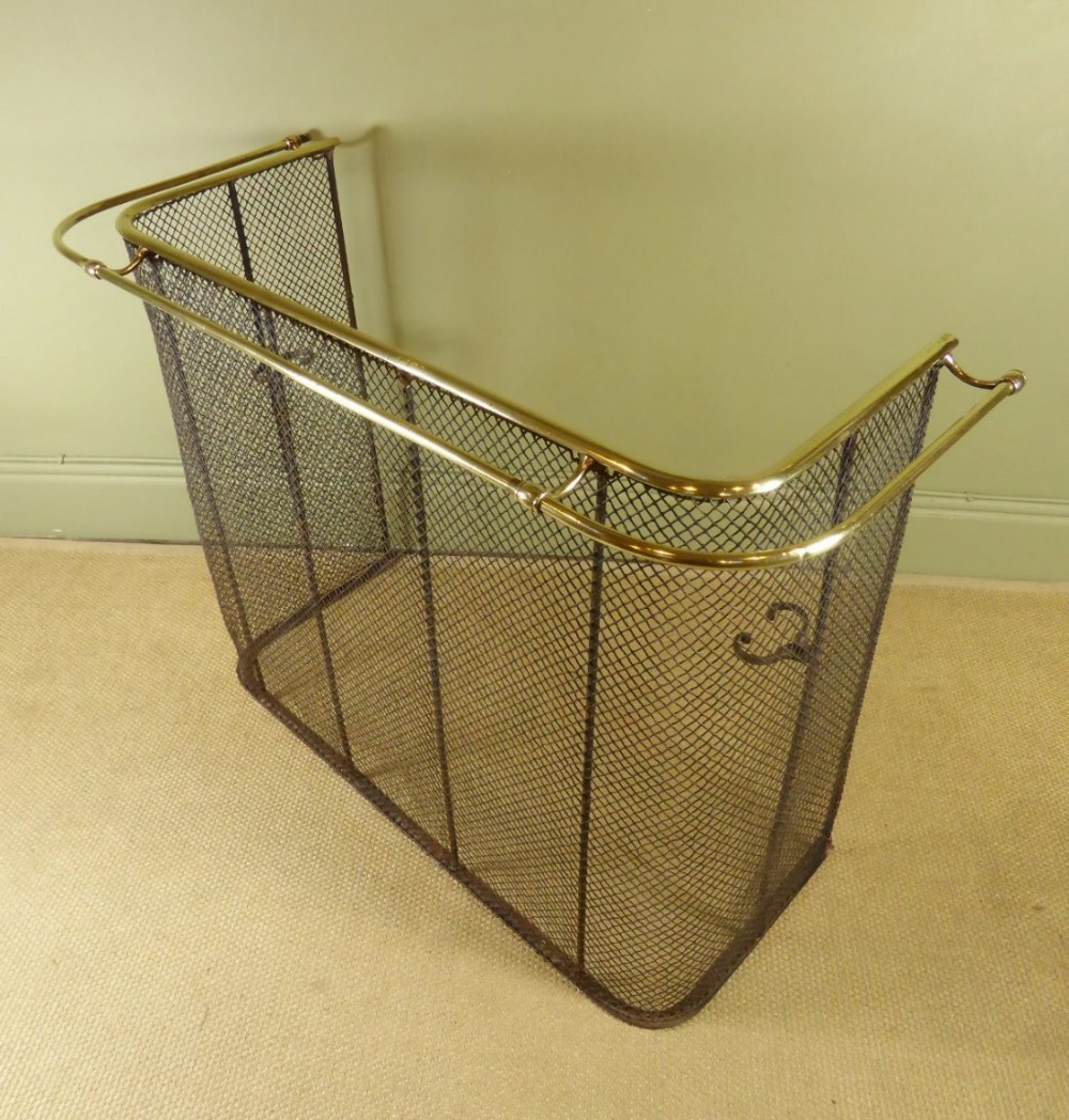 19TH C NURSERY FIRE GUARD