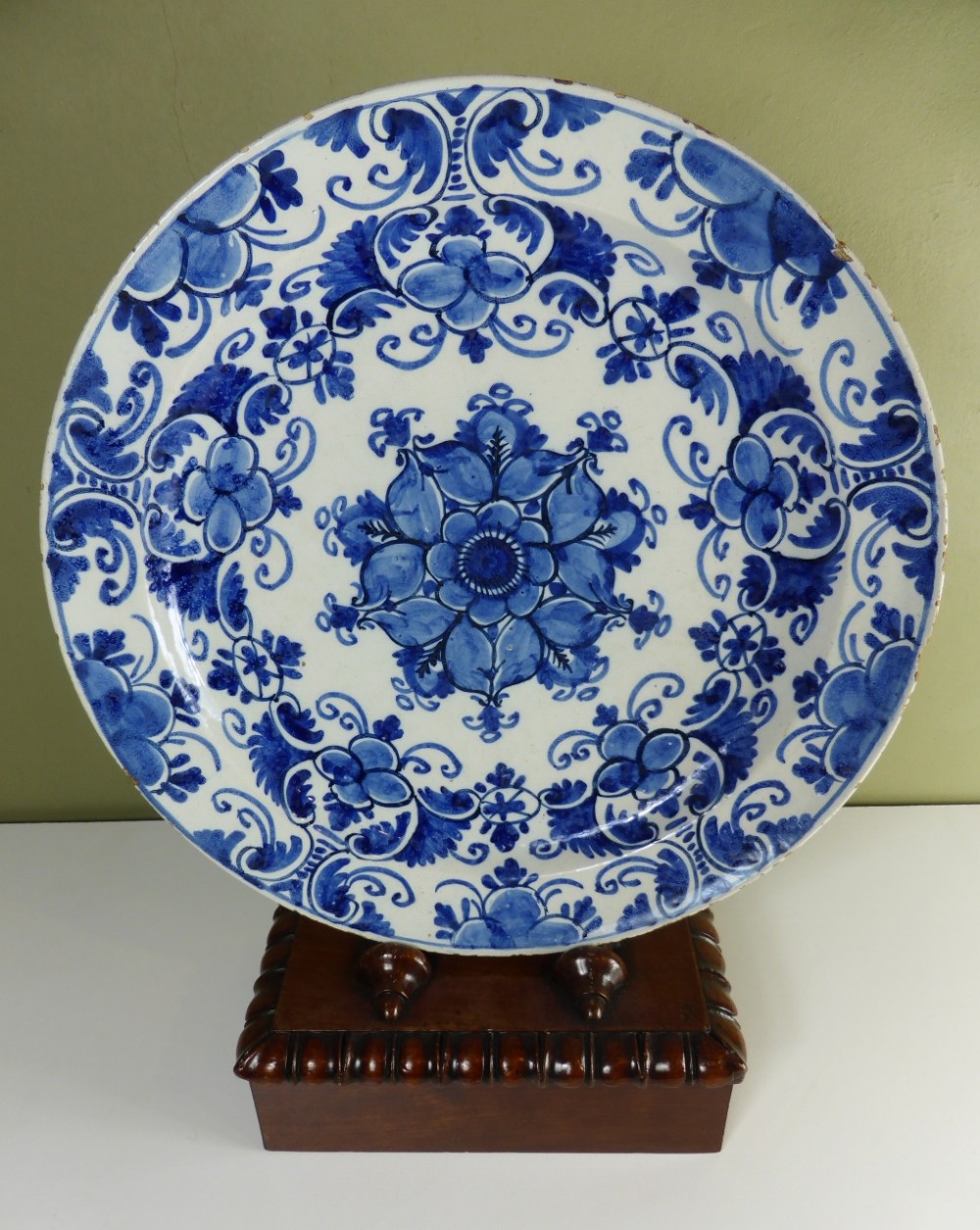 18TH C DELFT CHARGER