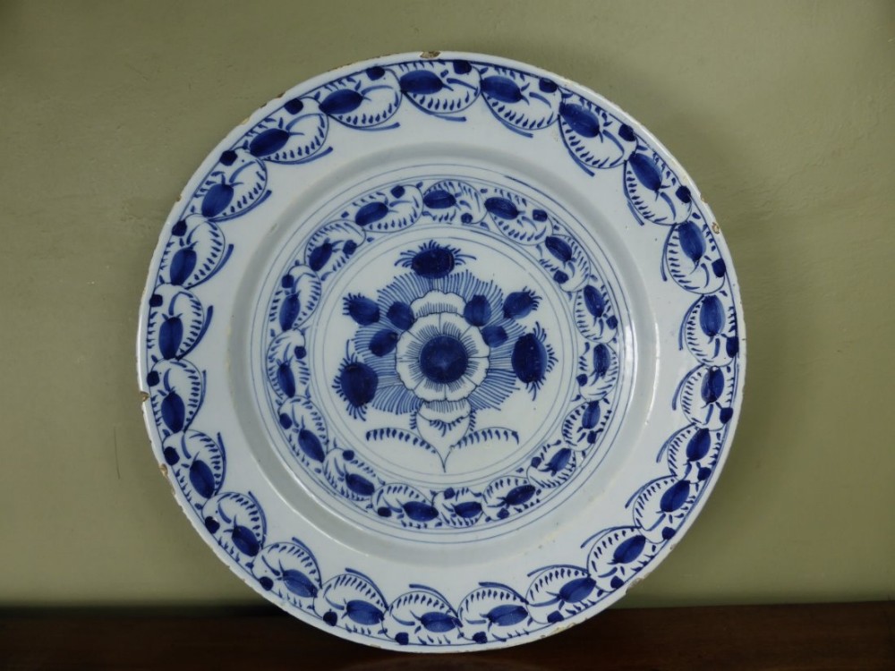 18TH C DELFT CHARGER