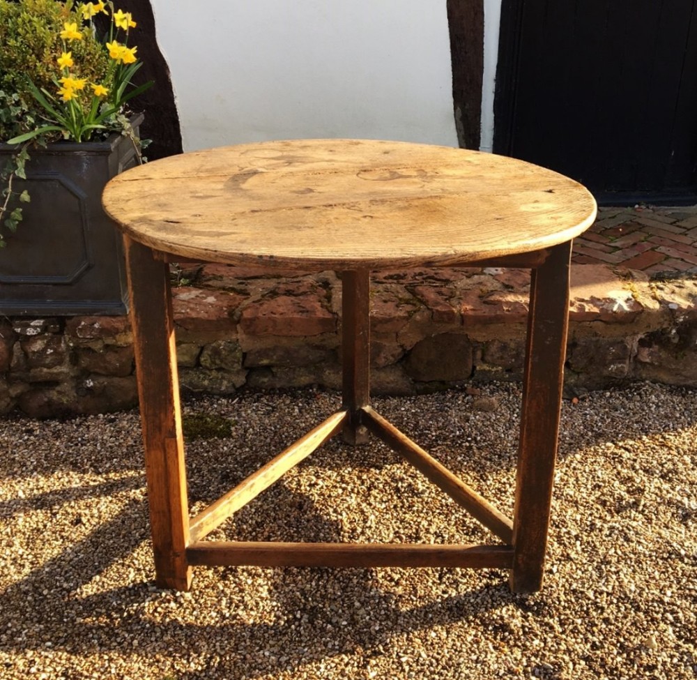 18TH C OAK CRICKET TABLE