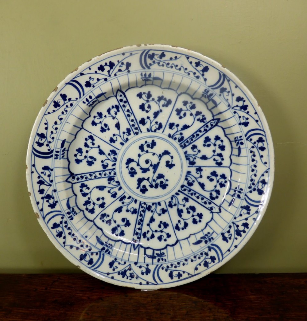 18TH C DELFT CHARGER