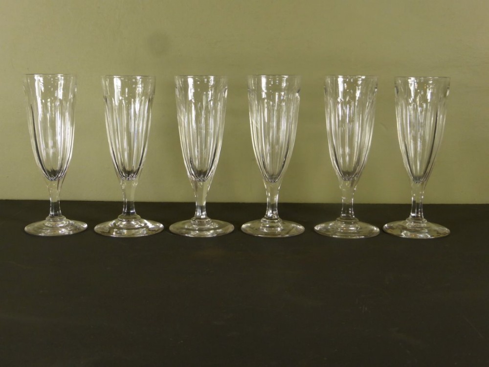 SET OF CHAMPAGNE GLASSES
