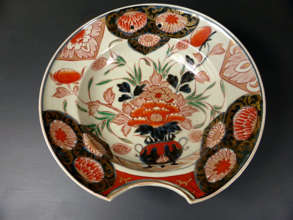 18TH C IMARI SHAVING BOWL