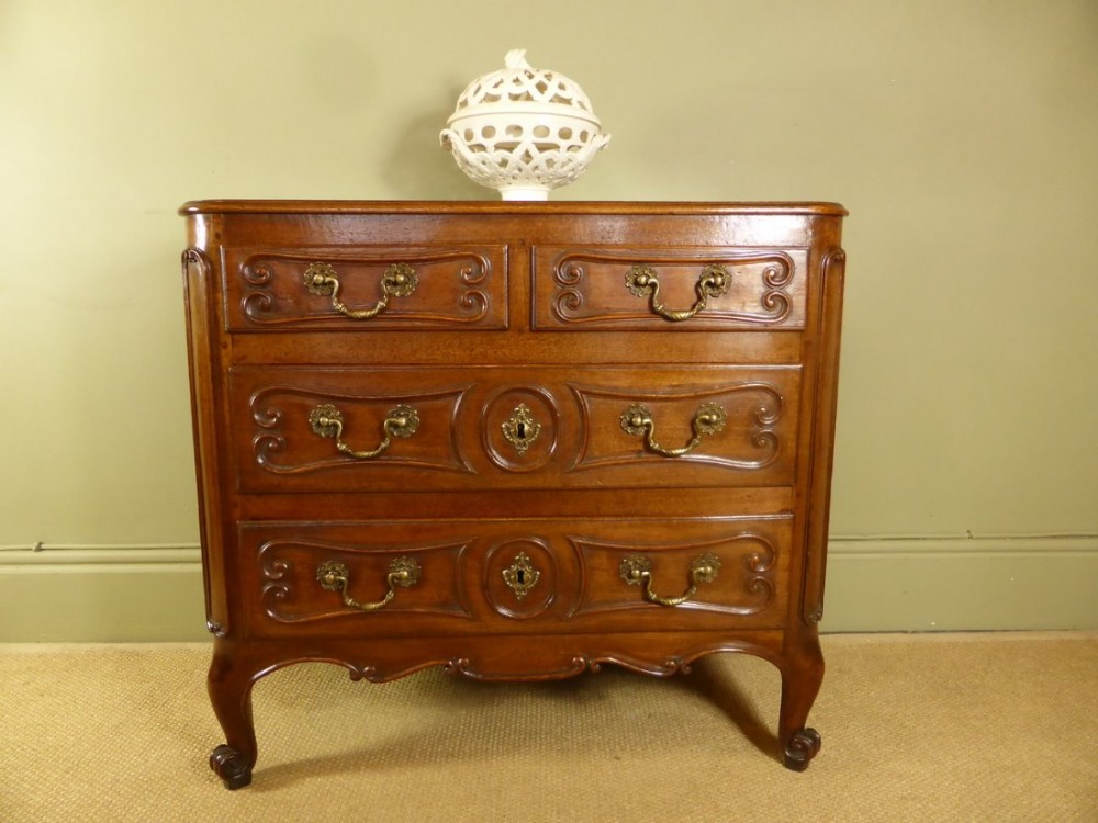 SMALL 18TH C WALNUT CHEST OF DRAWERS