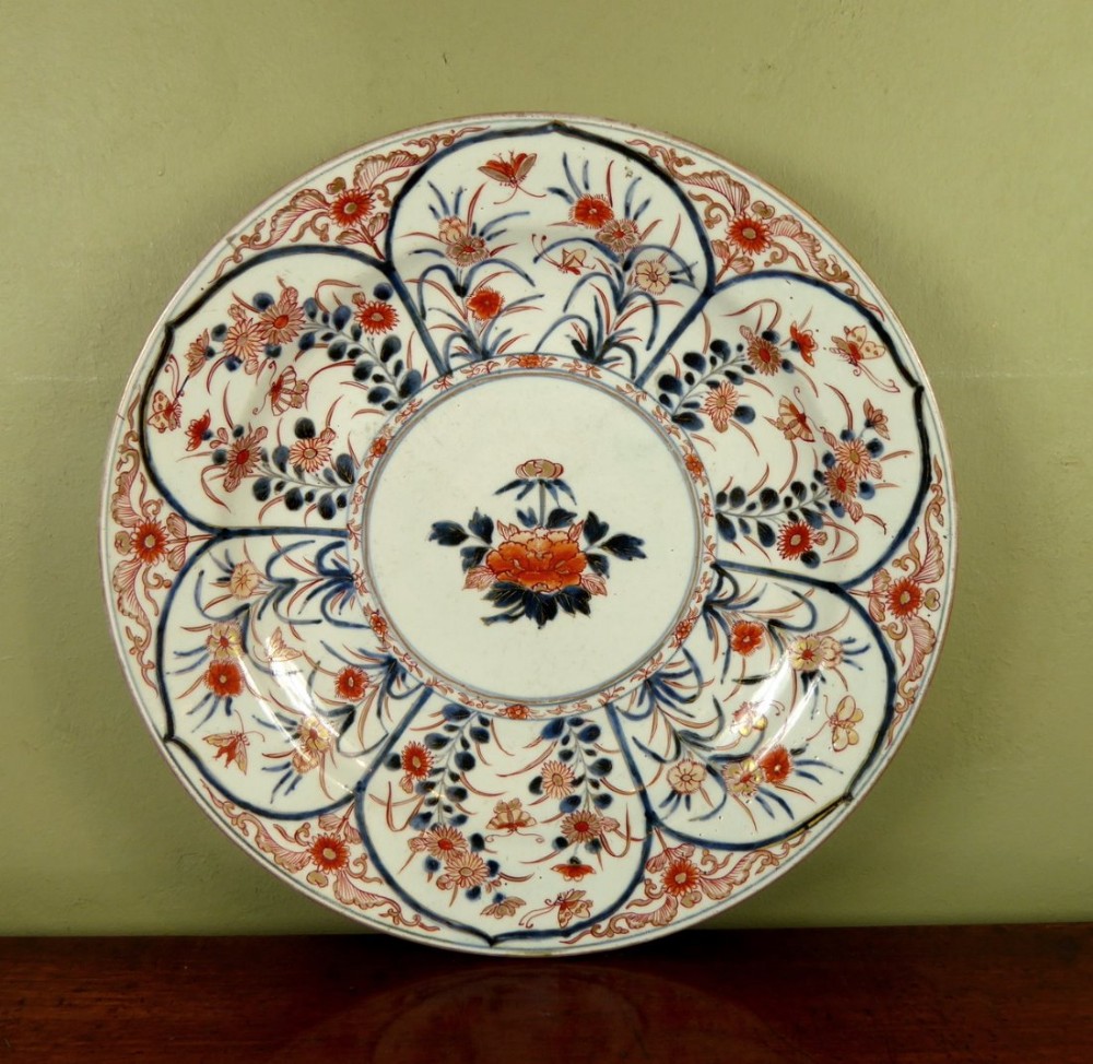 18TH C IMARI CHARGER PLATE