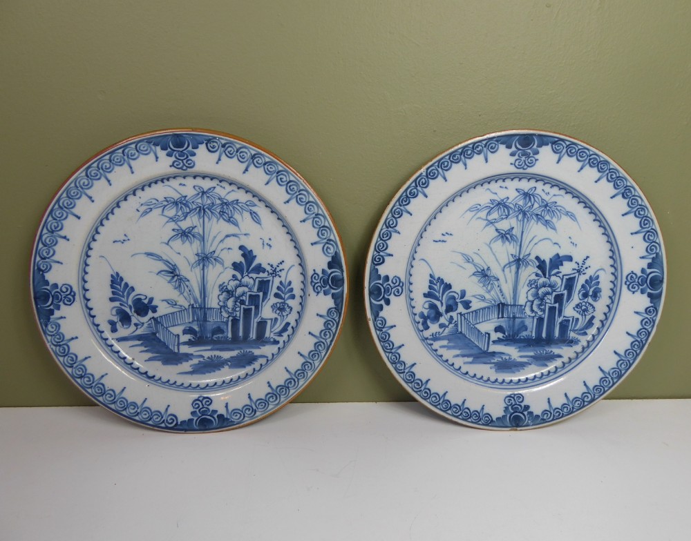 PAIR OF 18TH C DELFT PLATES