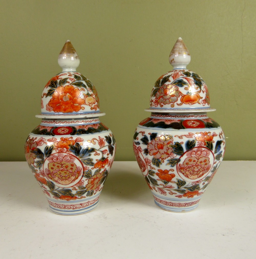 PAIR OF SMALL 18TH C IMARI VASES