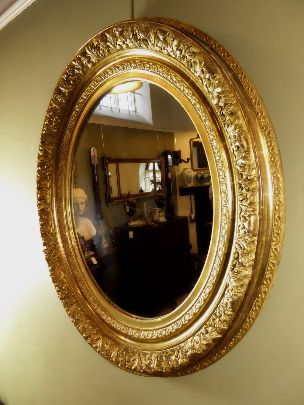 19TH C OVAL GILT MIRROR
