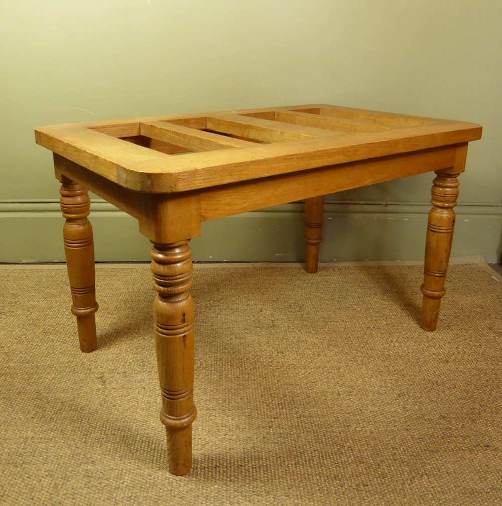 19TH C OAK LUGGAGE STAND