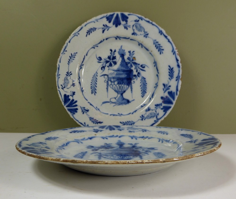 PAIR OF 18TH C DELFT PLATES