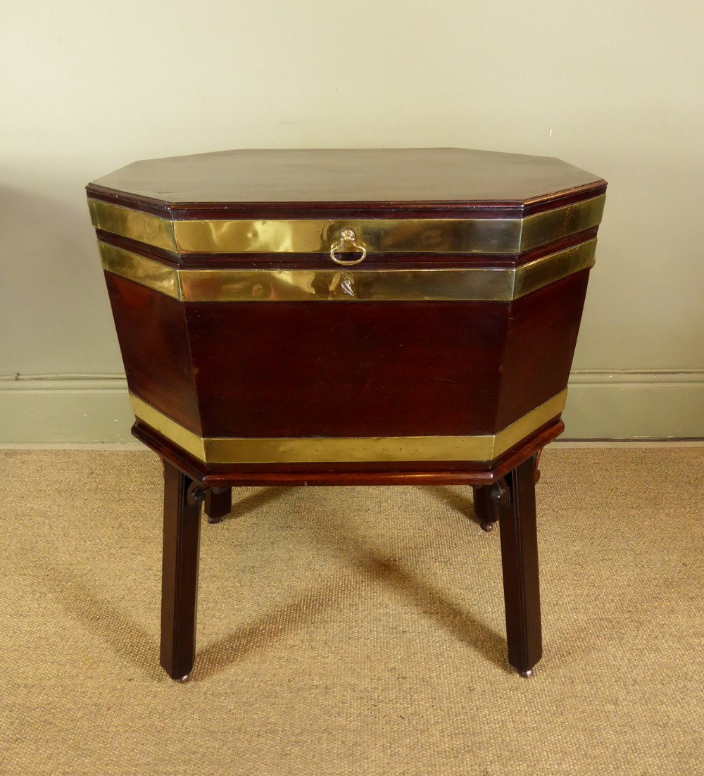 GEORGE III MAHOGANY CELLARETTE