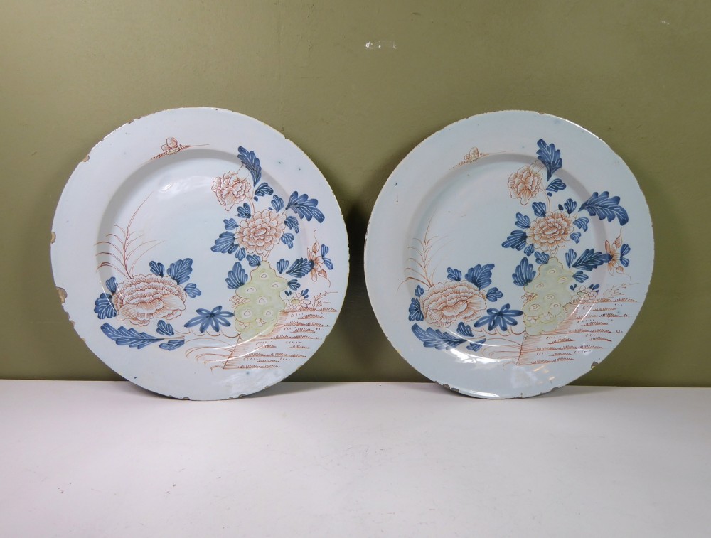 PAIR OF 18TH C DELFT CHARGERS
