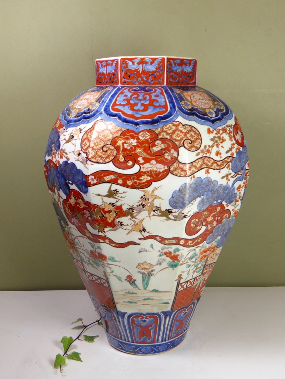 LARGE IMARI VASE 