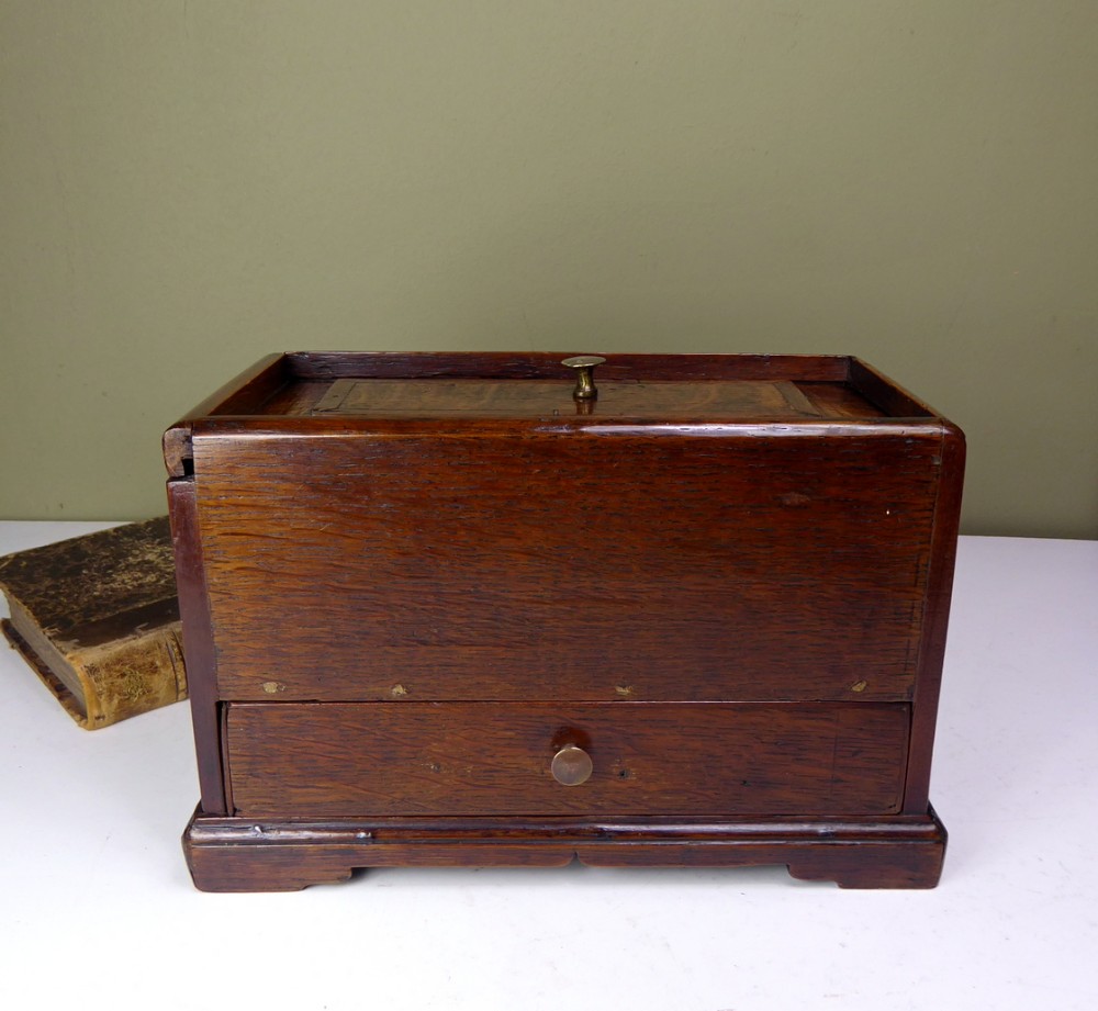 18TH C OAK BOX WITH SLIDING LID