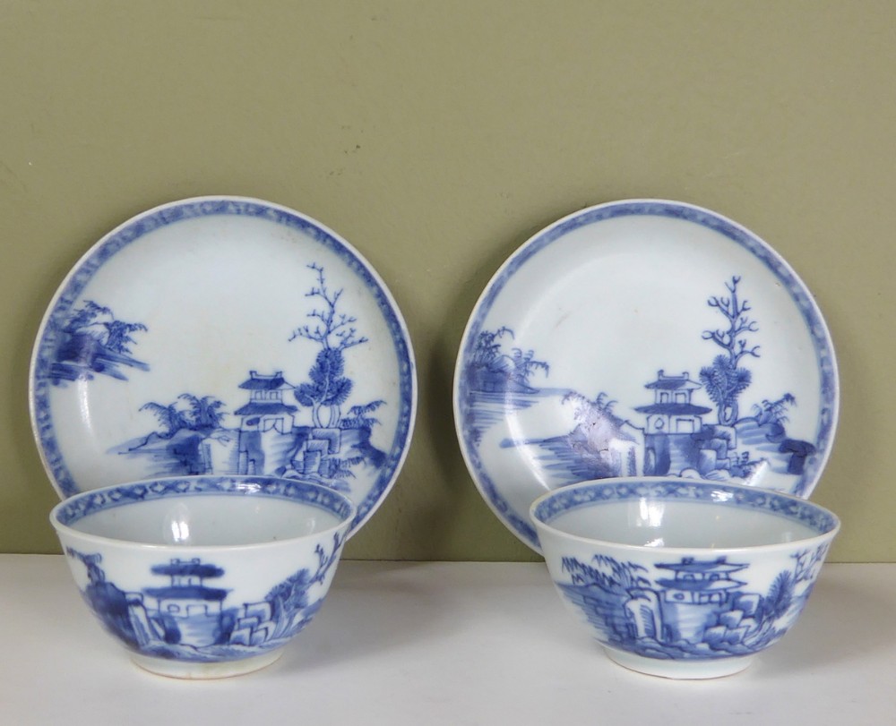 PAIR OF NANKING TEA BOWLS & SAUCERS