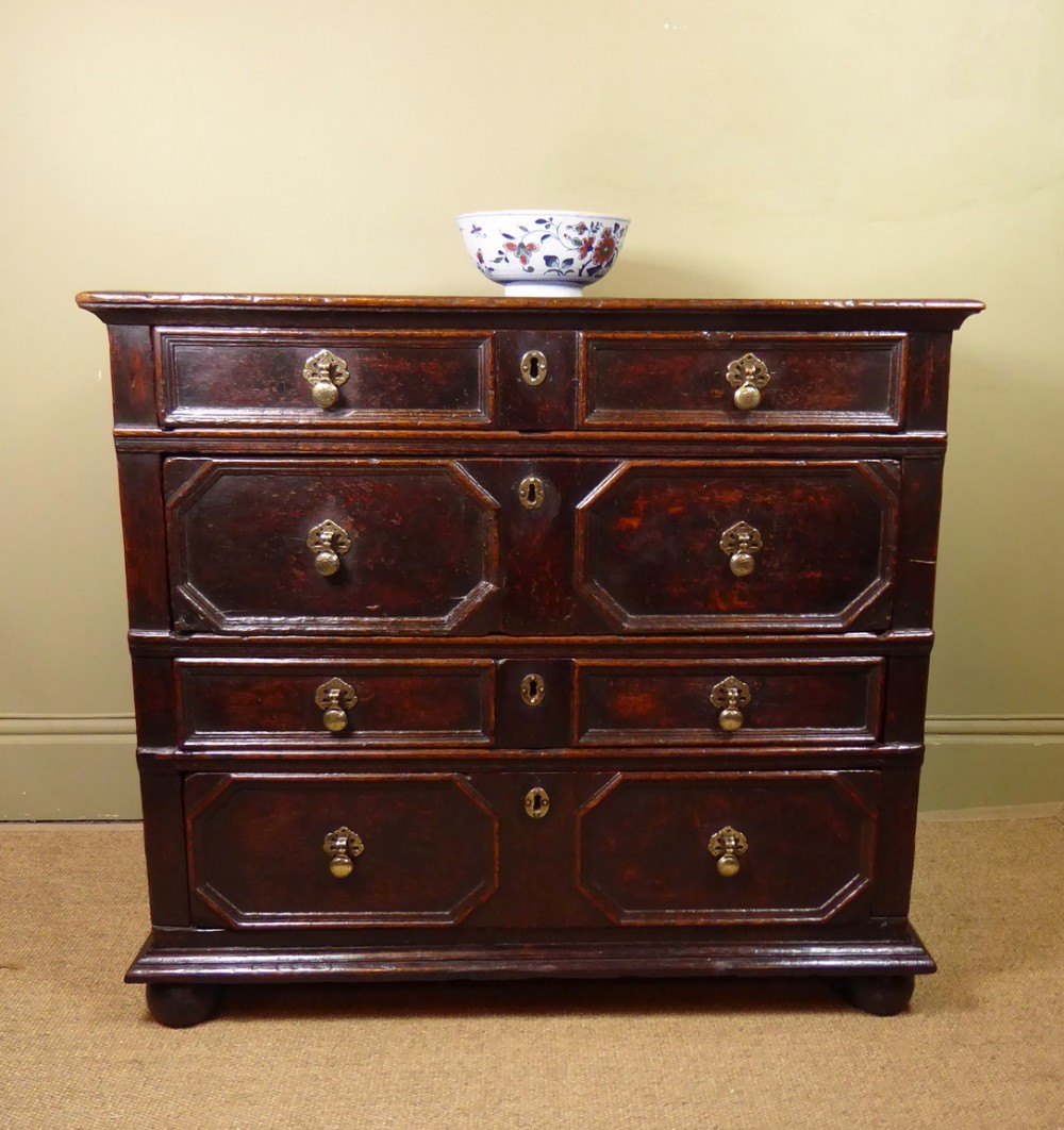 QUEEN ANNE OAK CHEST OF DRAWERS