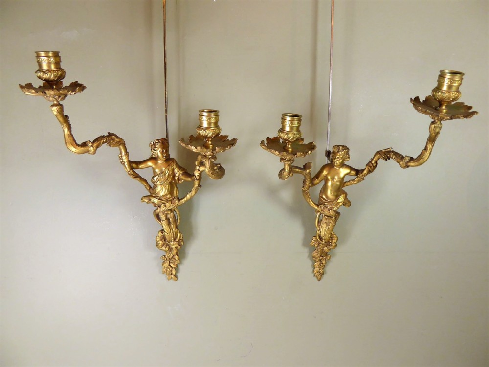 A PAIR OF WALL SCONCES 