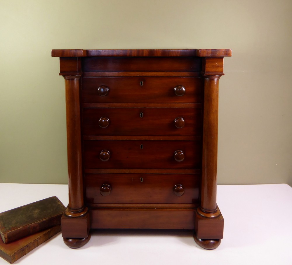 SMALL 19TH C CHEST OF DRAWERS