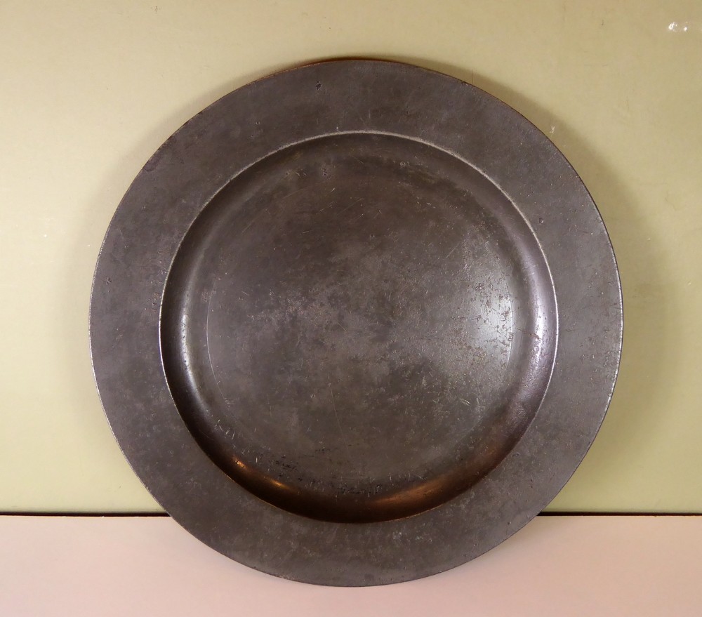 18TH C PEWTER CHARGER