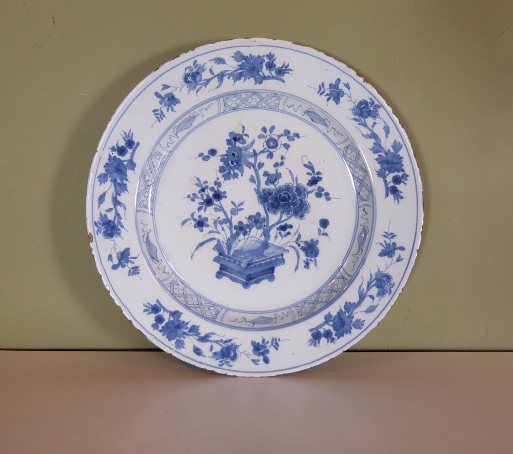 18TH C LARGE ENGLISH DELFT PLATE