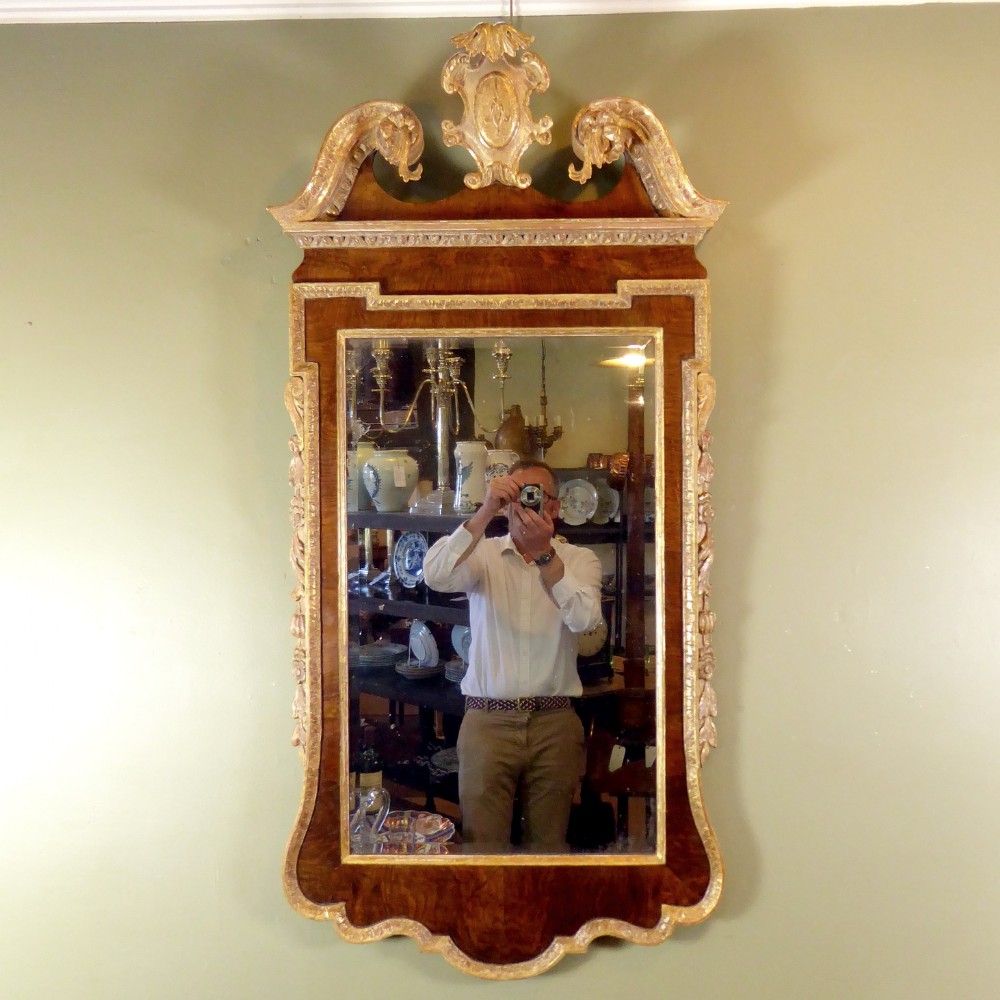 18TH C WALNUT & GILTWOOD MIRROR