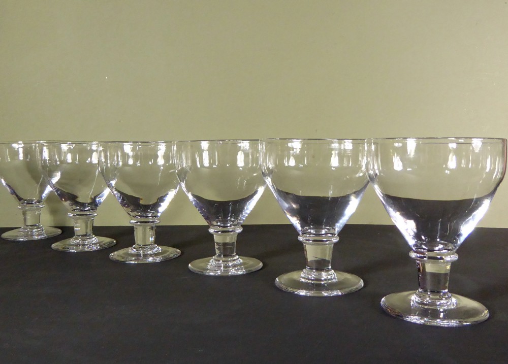 SET OF LARGE WINE GLASSES