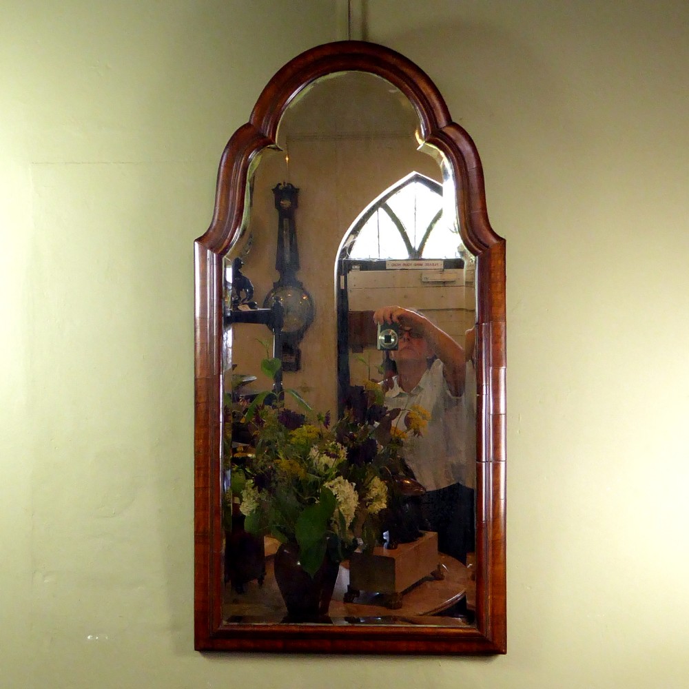 EARLY 18TH C WALNUT ARCHED MIRROR
